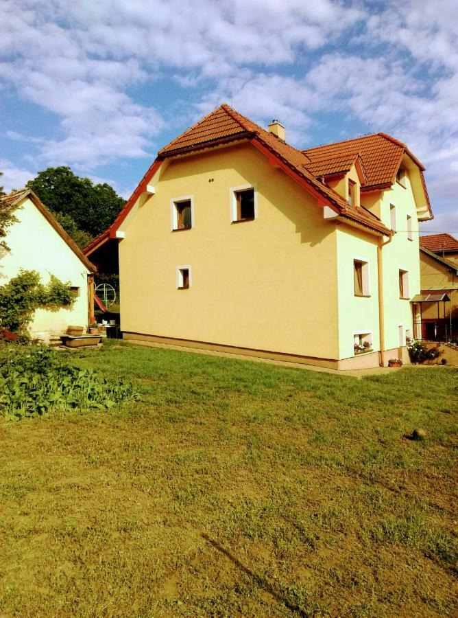 Apartman Pod Kalvariou - Rodinny Dom Banska Stiavnica Bagian luar foto
